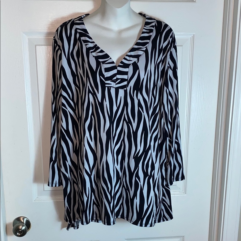 Amana Women Black and White Zebra Print V-Neck Tunic Plus Size 3X